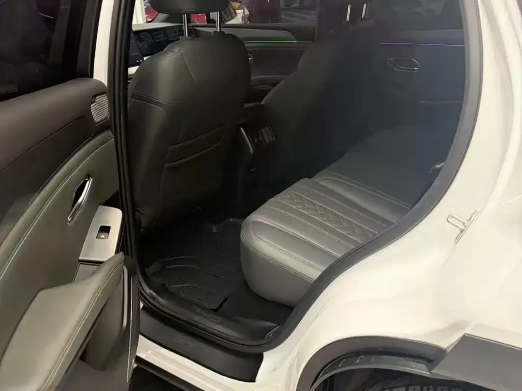 BYD L DM-i — фото 2
