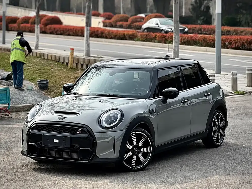MINI Cooper (3-door) — фото 1