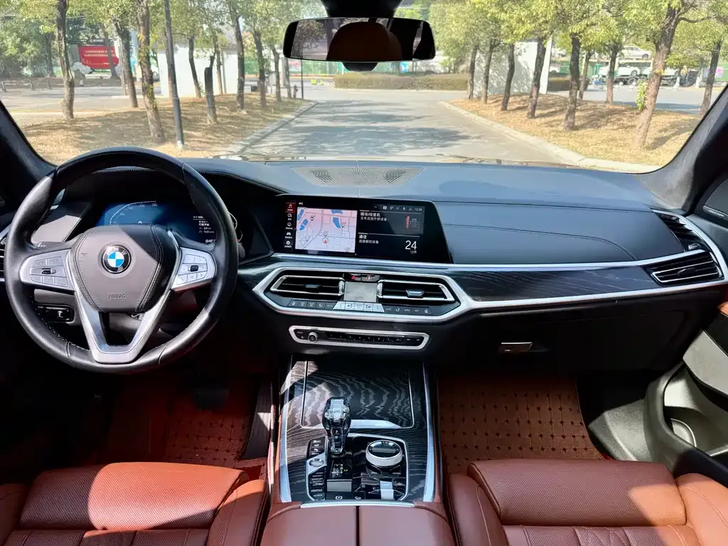 BMW X7 — фото 9