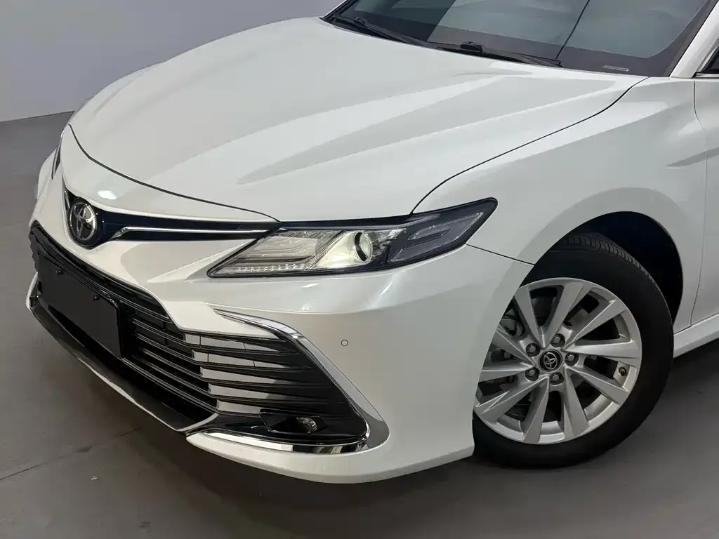 Toyota Camry — фото 10