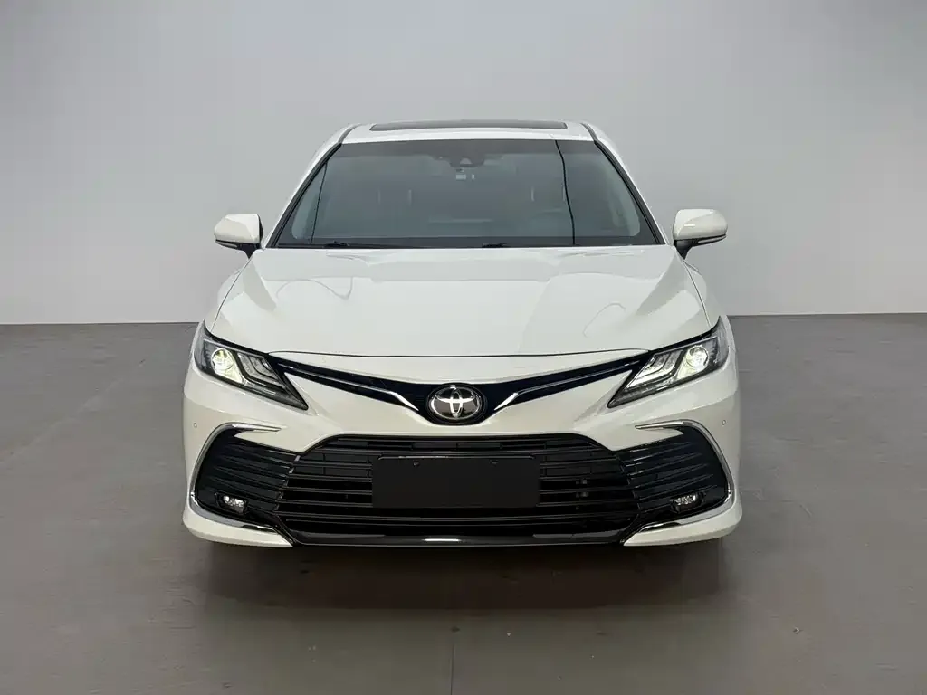Toyota Camry — фото 4