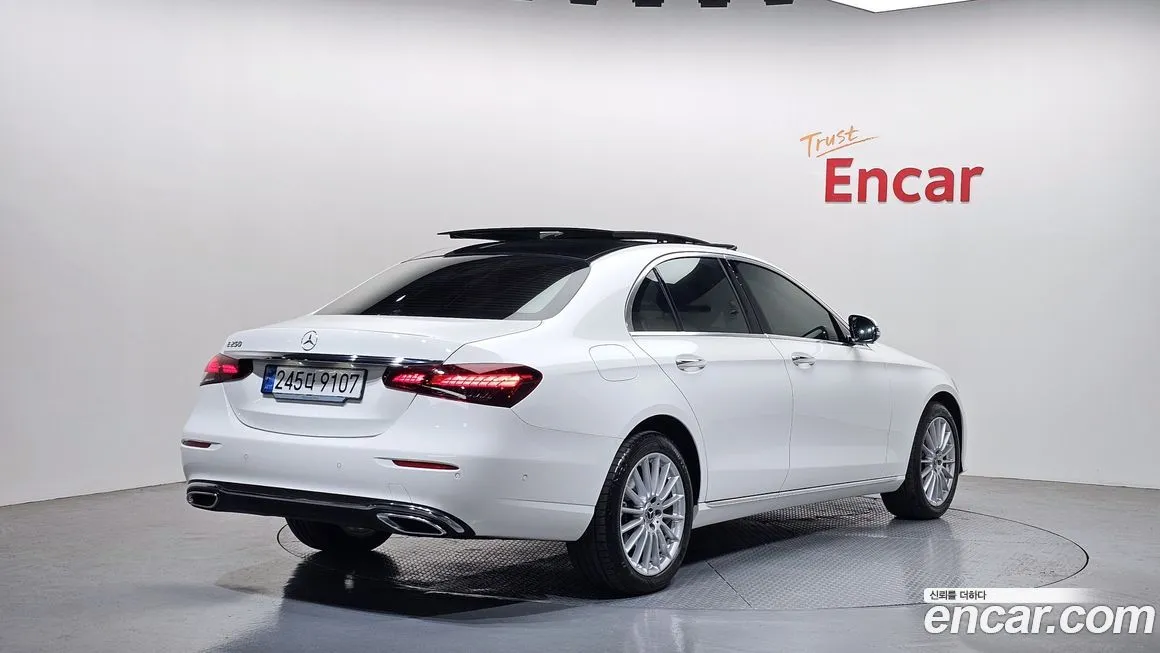 Mercedes-Benz E-Class — фото 5