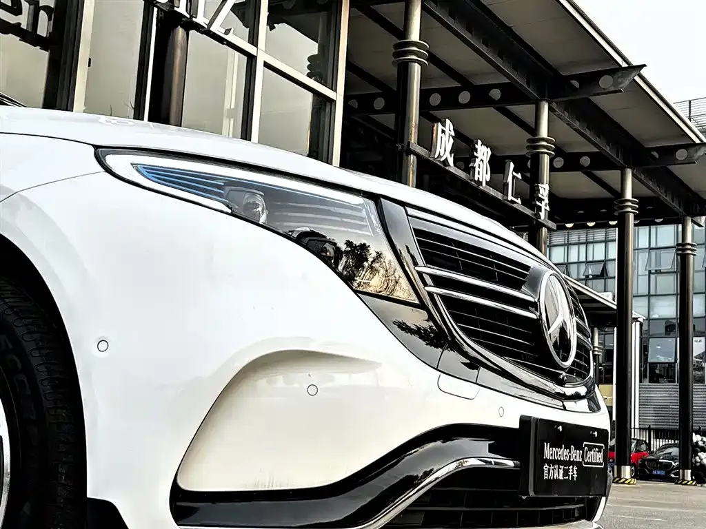 Mercedes-Benz EQC — фото 5