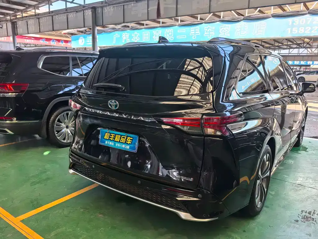 Toyota Granvia — фото 4