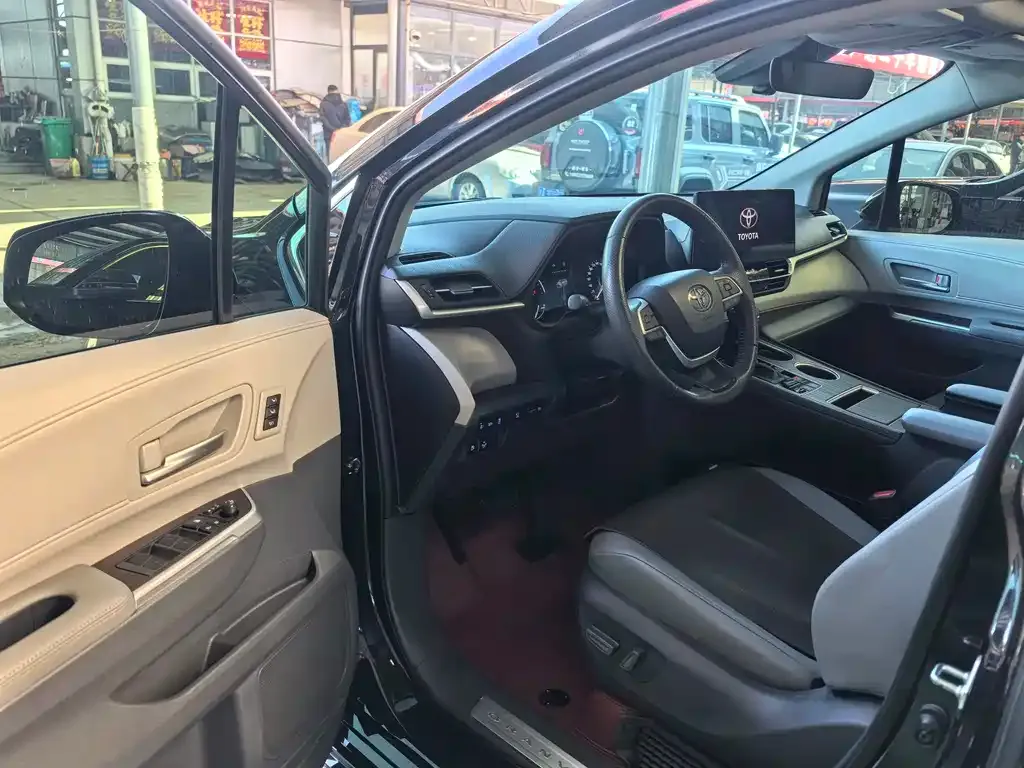 Toyota Granvia — фото 9