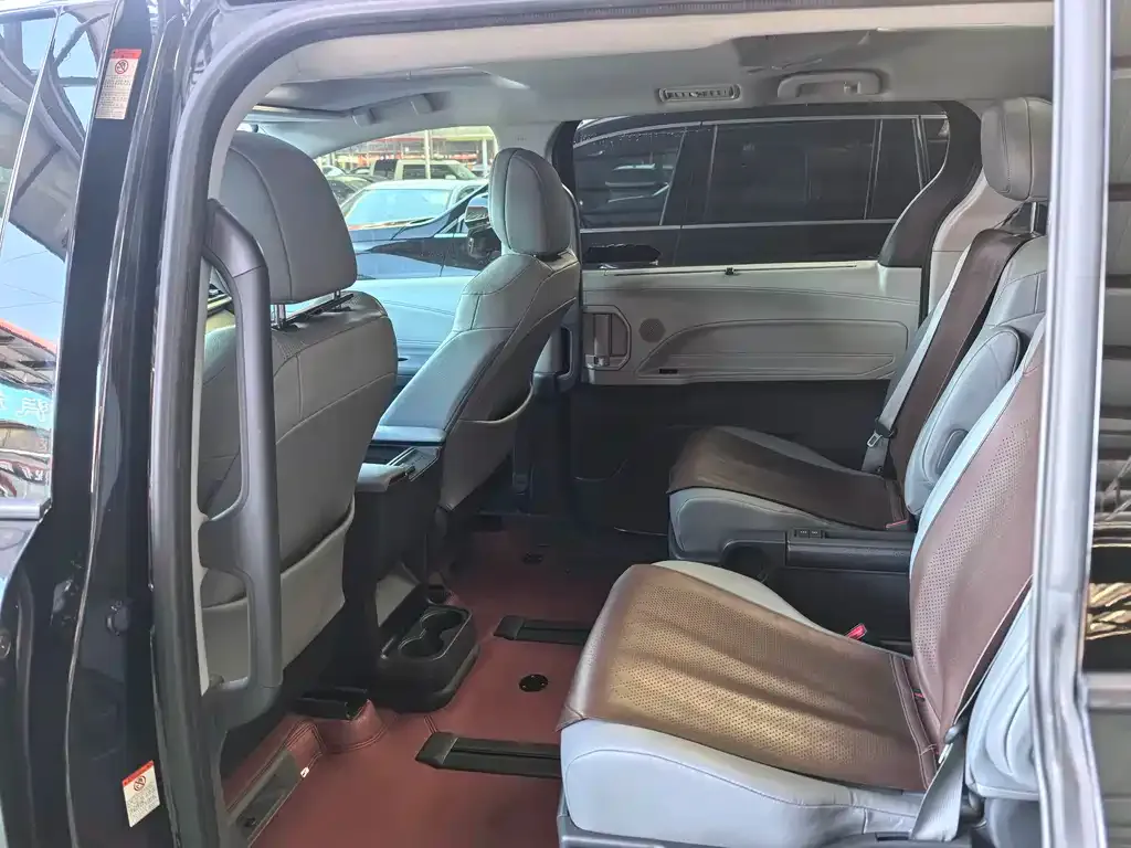 Toyota Granvia — фото 5