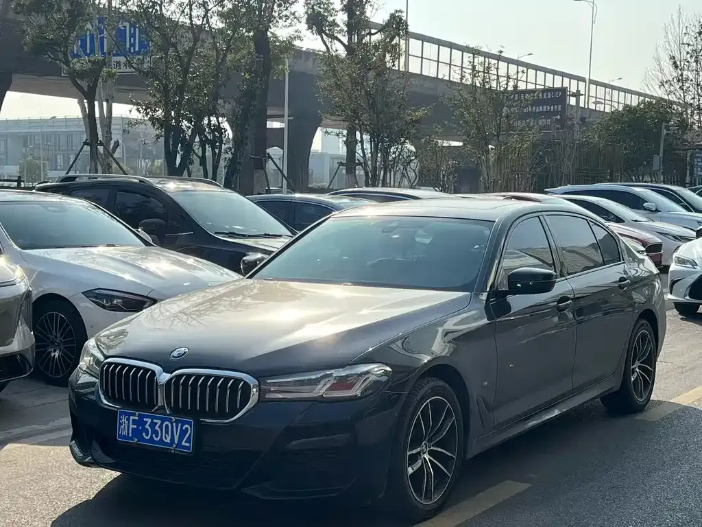 BMW 5 Series — фото 1