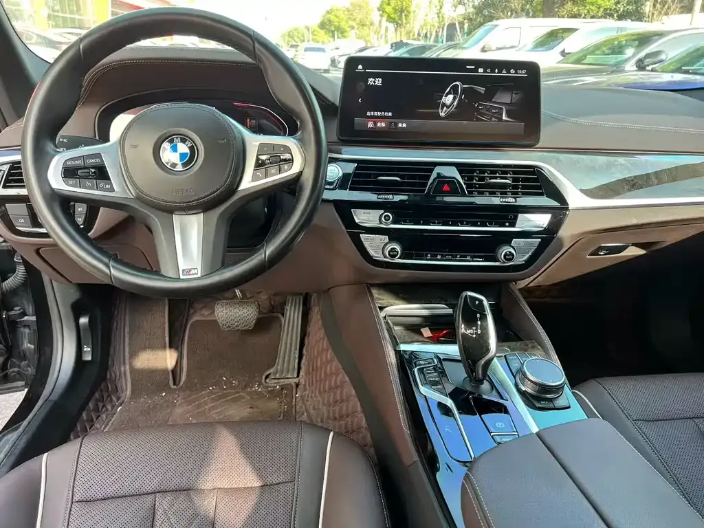 BMW 5 Series — фото 5