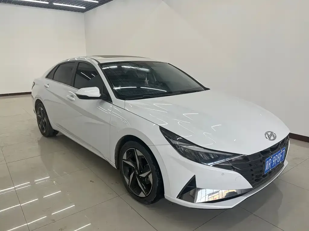 Hyundai Elantra — фото 4