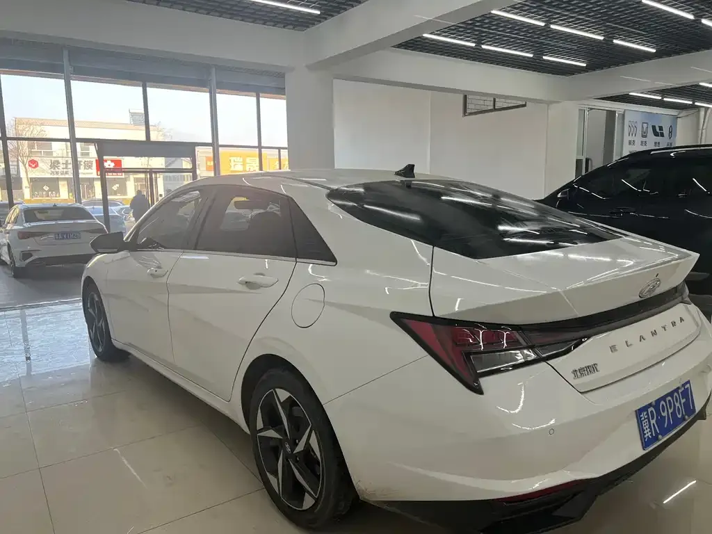 Hyundai Elantra — фото 9
