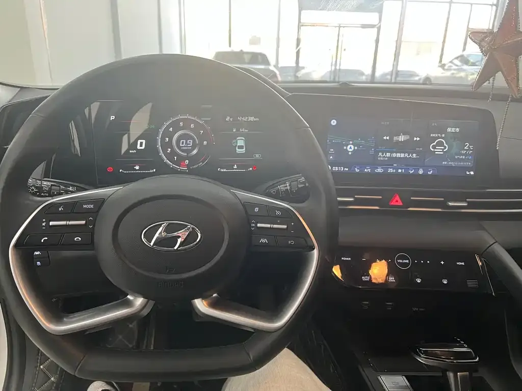 Hyundai Elantra — фото 8