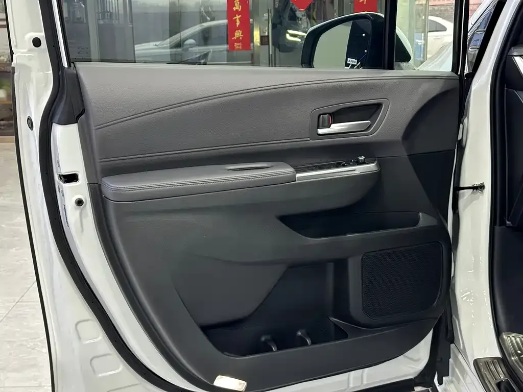 Toyota Sienna — фото 10