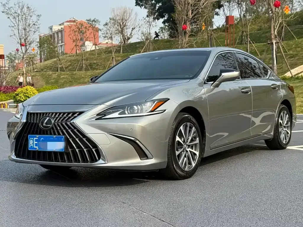 Lexus ES — фото 1