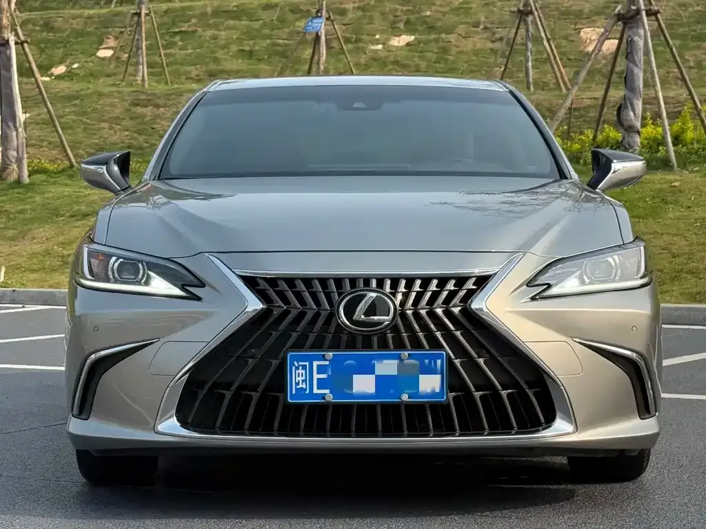 Lexus ES — фото 8