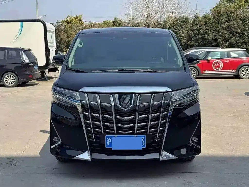 Toyota Alphard — фото 8
