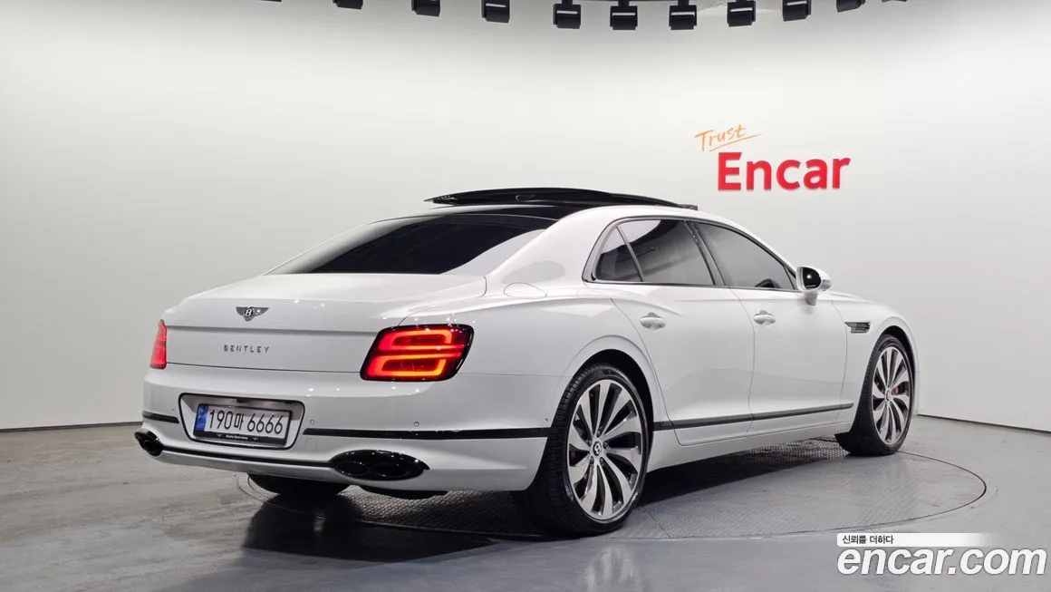 Bentley Flying Spur — фото 4