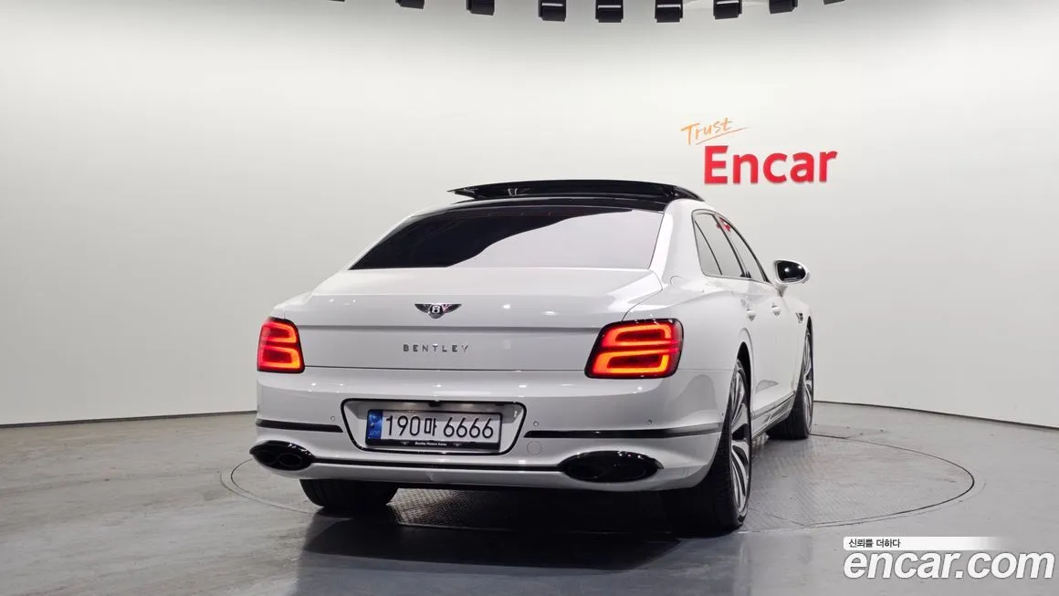 Bentley Flying Spur — фото 3