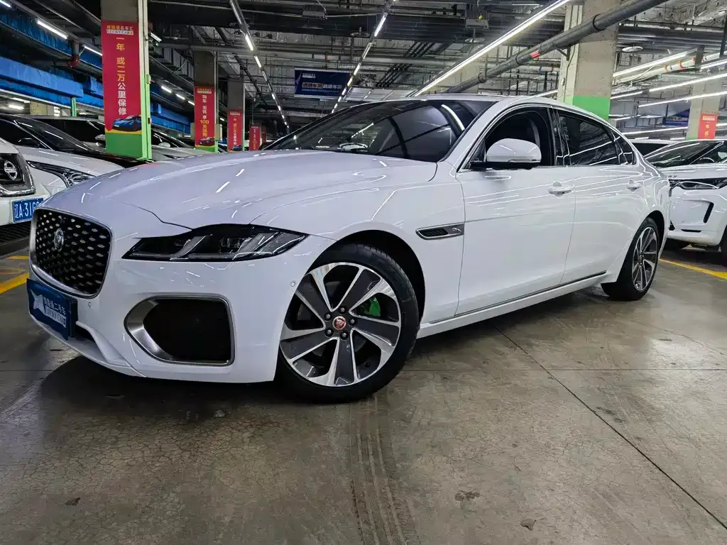 Jaguar XFL — фото 1