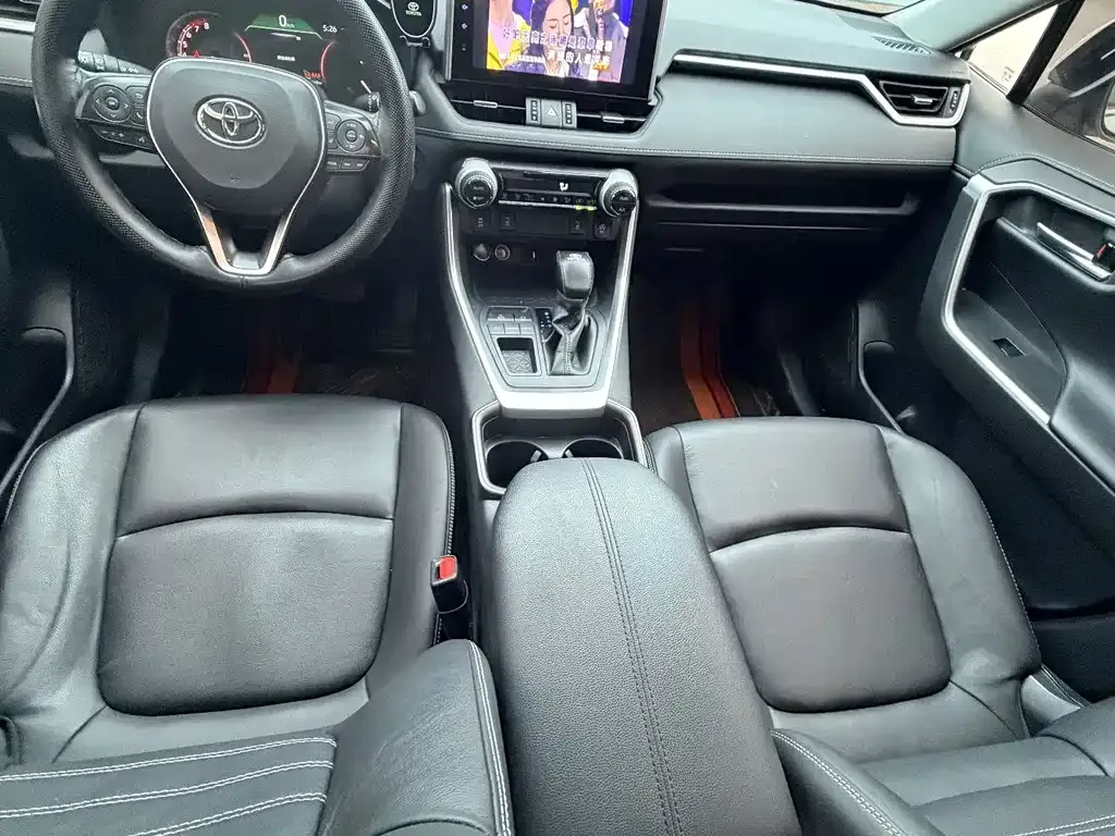 Toyota RAV4 — фото 9