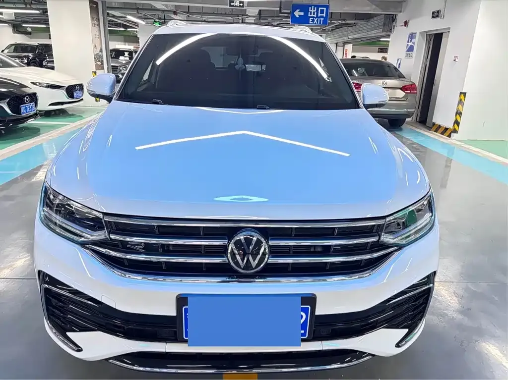 Volkswagen Tiguan L — фото 5