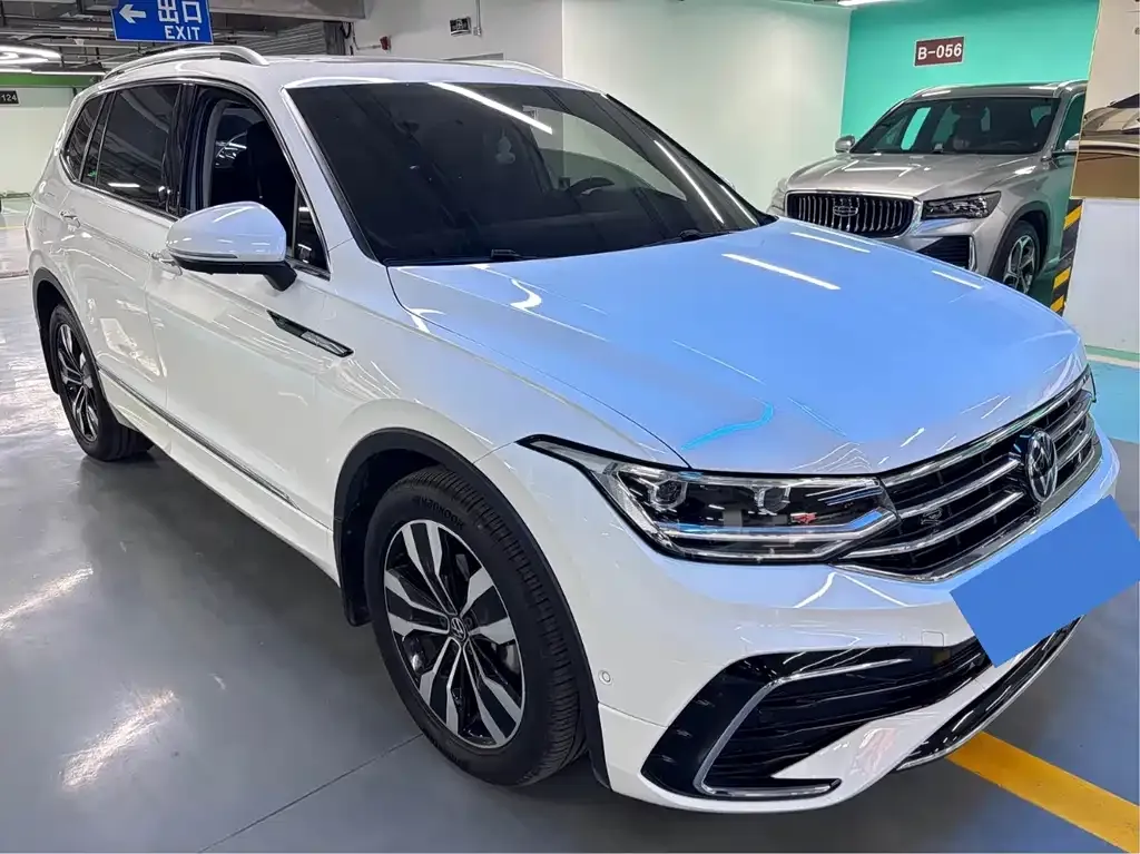 Volkswagen Tiguan L — фото 2