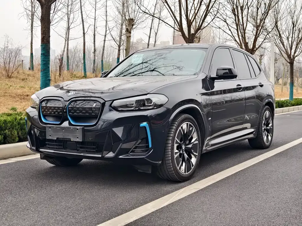 BMW iX3 — фото 1