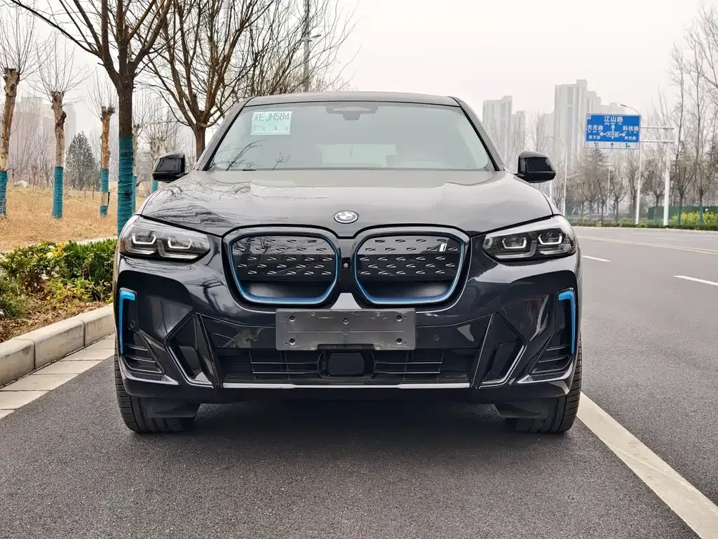 BMW iX3 — фото 6