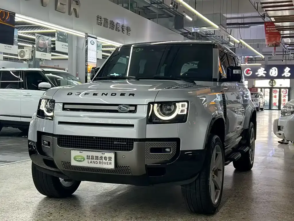 Land Rover Defender — фото 1