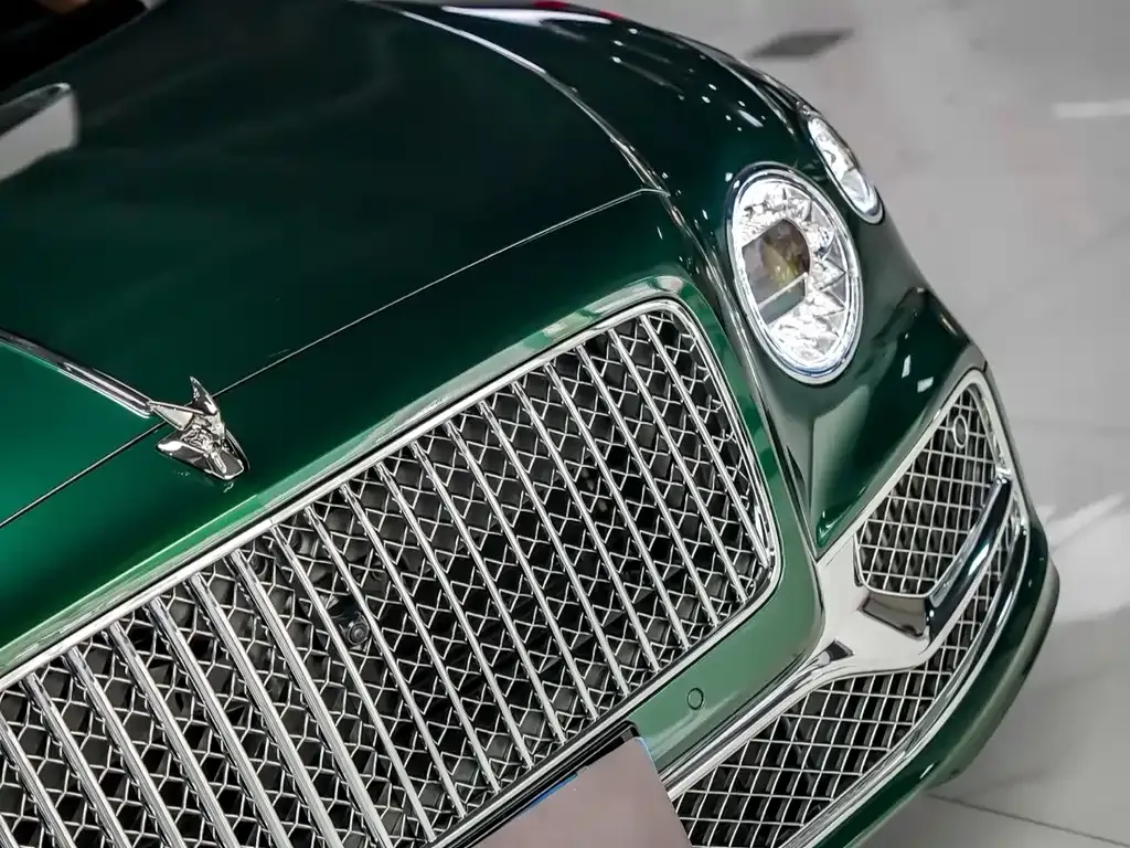 Bentley Flying Spur — фото 4