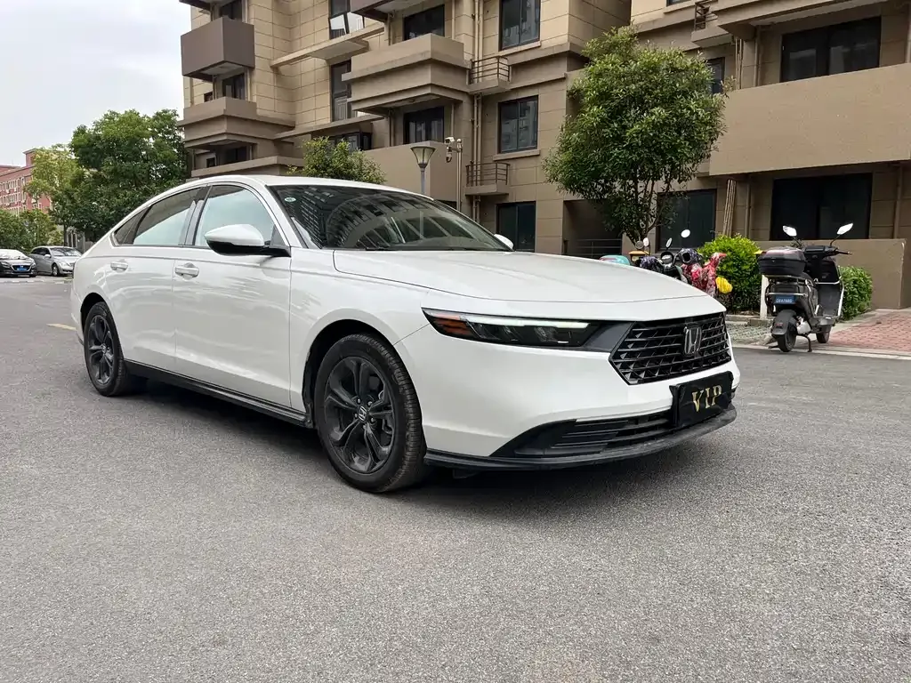 Honda Accord — фото 9