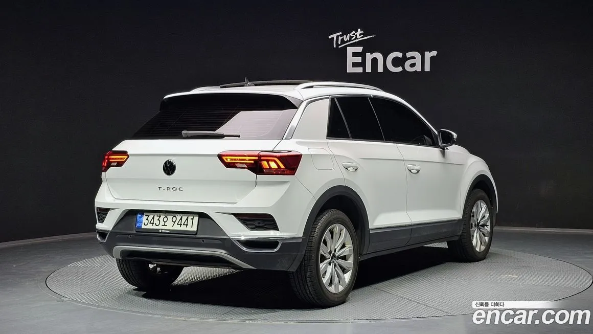 Volkswagen T-Roc — фото 10