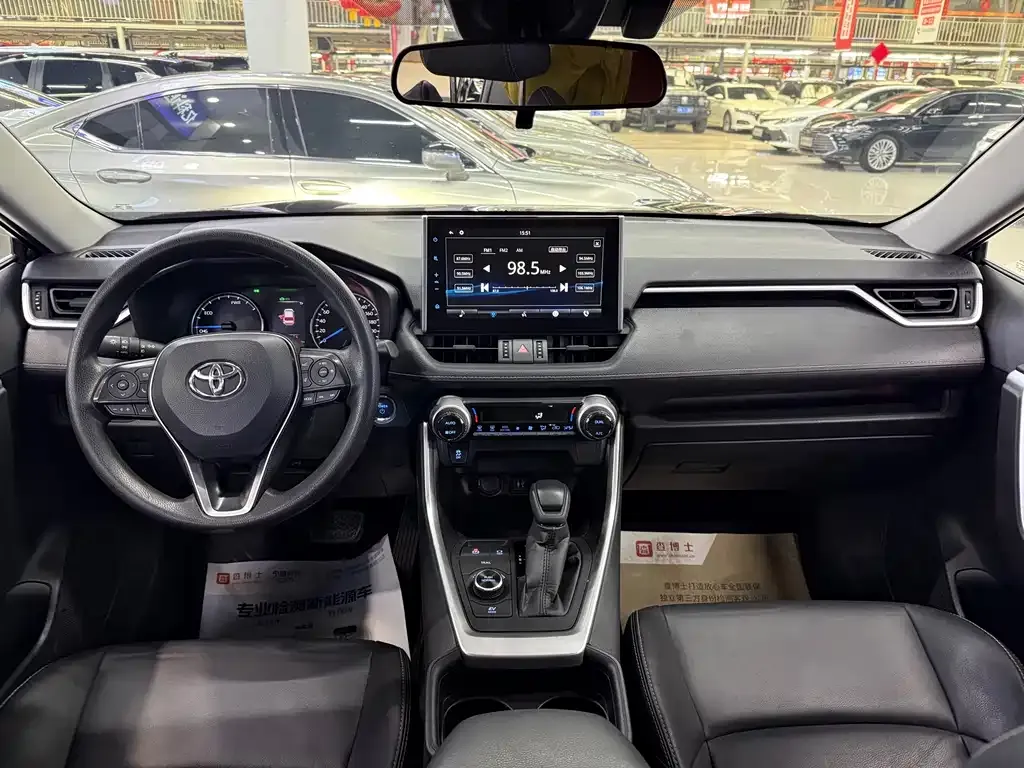 Toyota Wildlander — фото 10