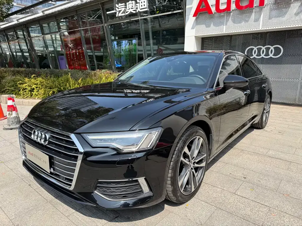 Audi A6L — фото 1