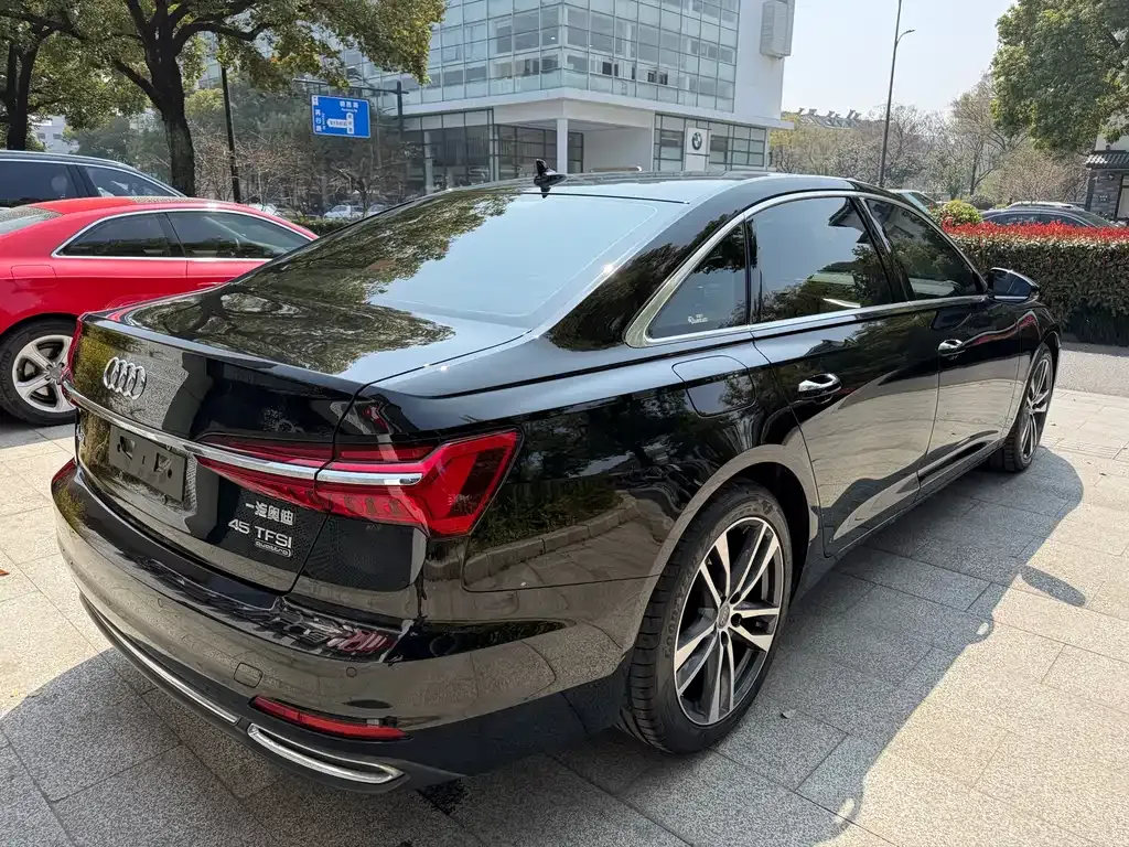 Audi A6L — фото 9
