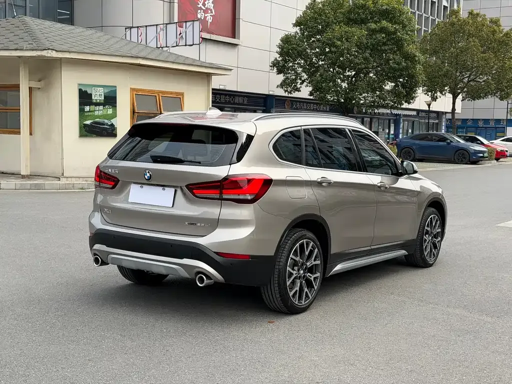 BMW X1 — фото 10