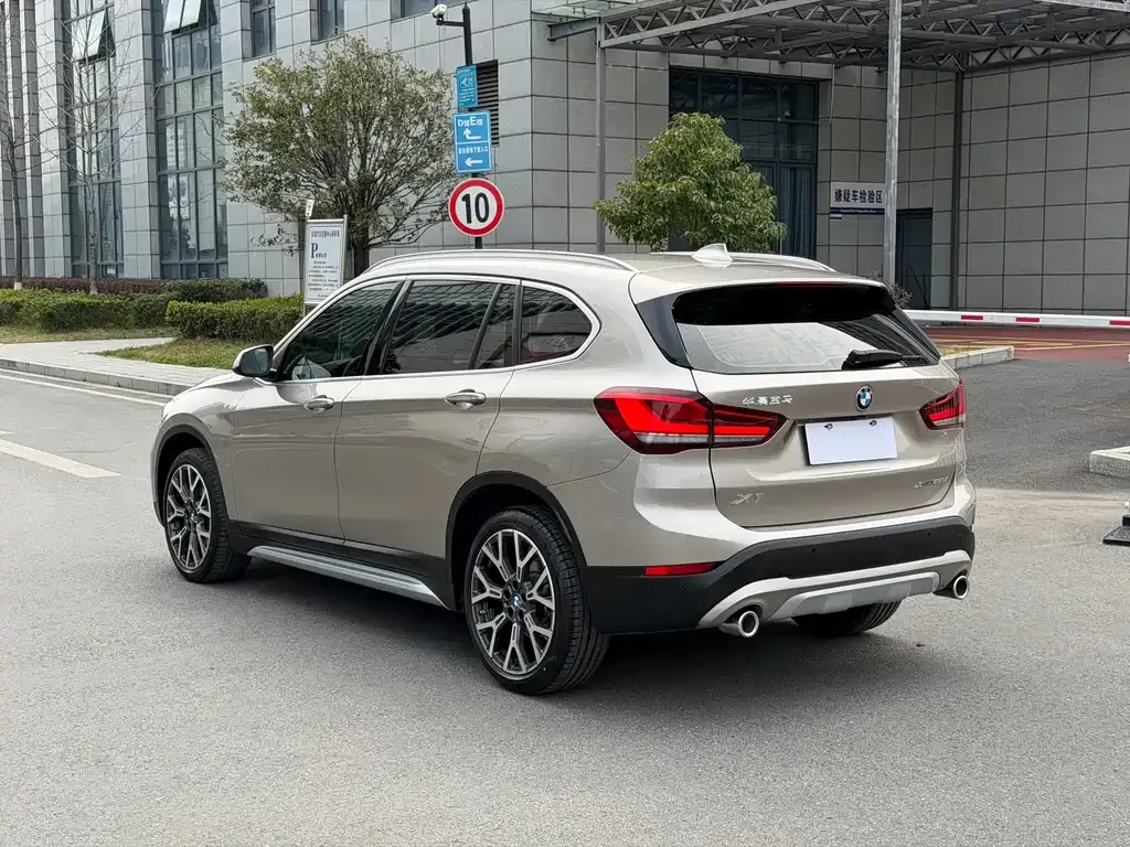BMW X1 — фото 5