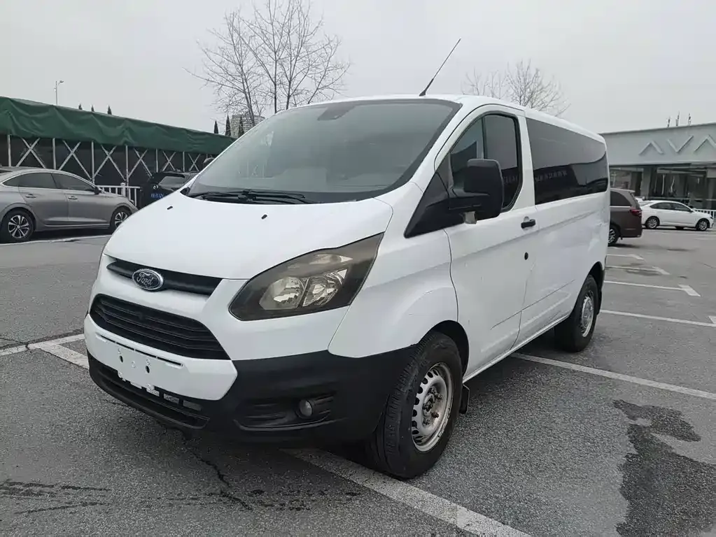 Ford Transit — фото 1