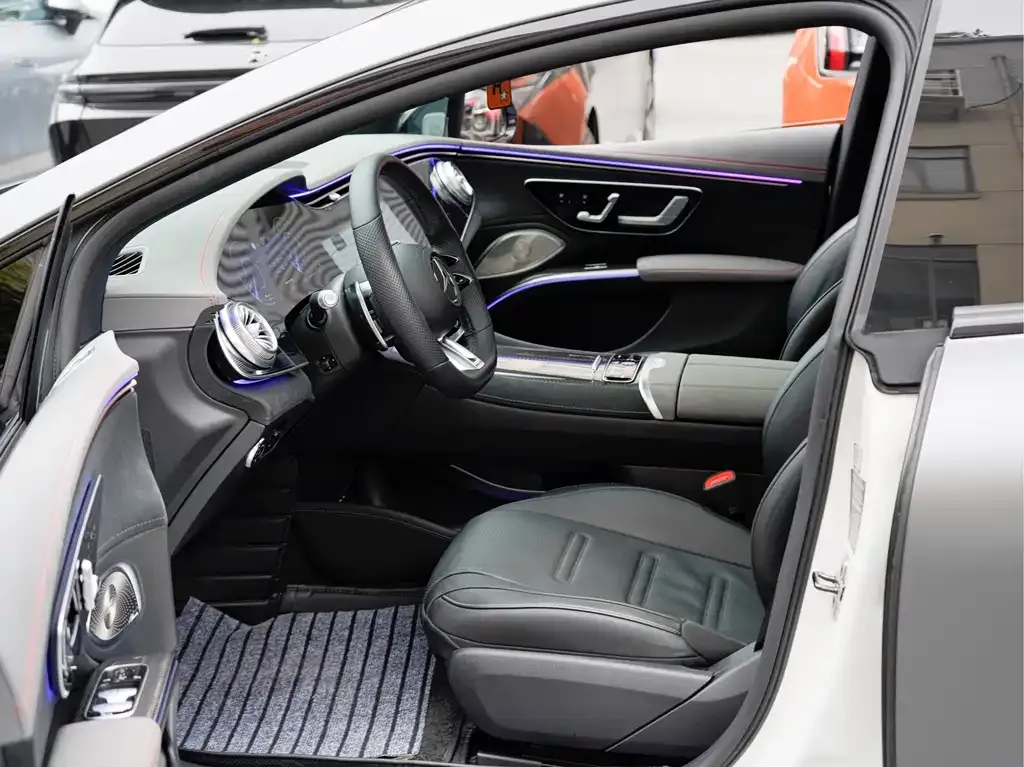 Mercedes-Benz EQS AMG — фото 6