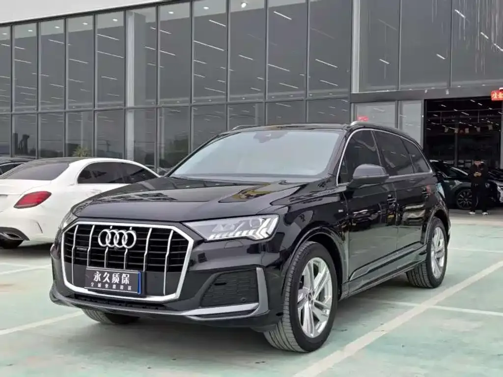 Audi Q7 — фото 1