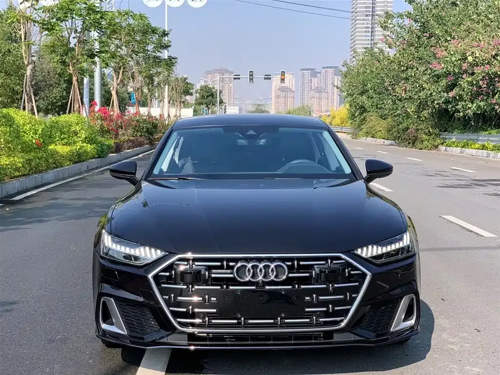Audi A7L — фото 1