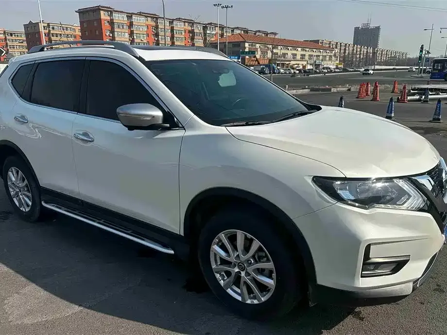 Nissan X-Trail — фото 10