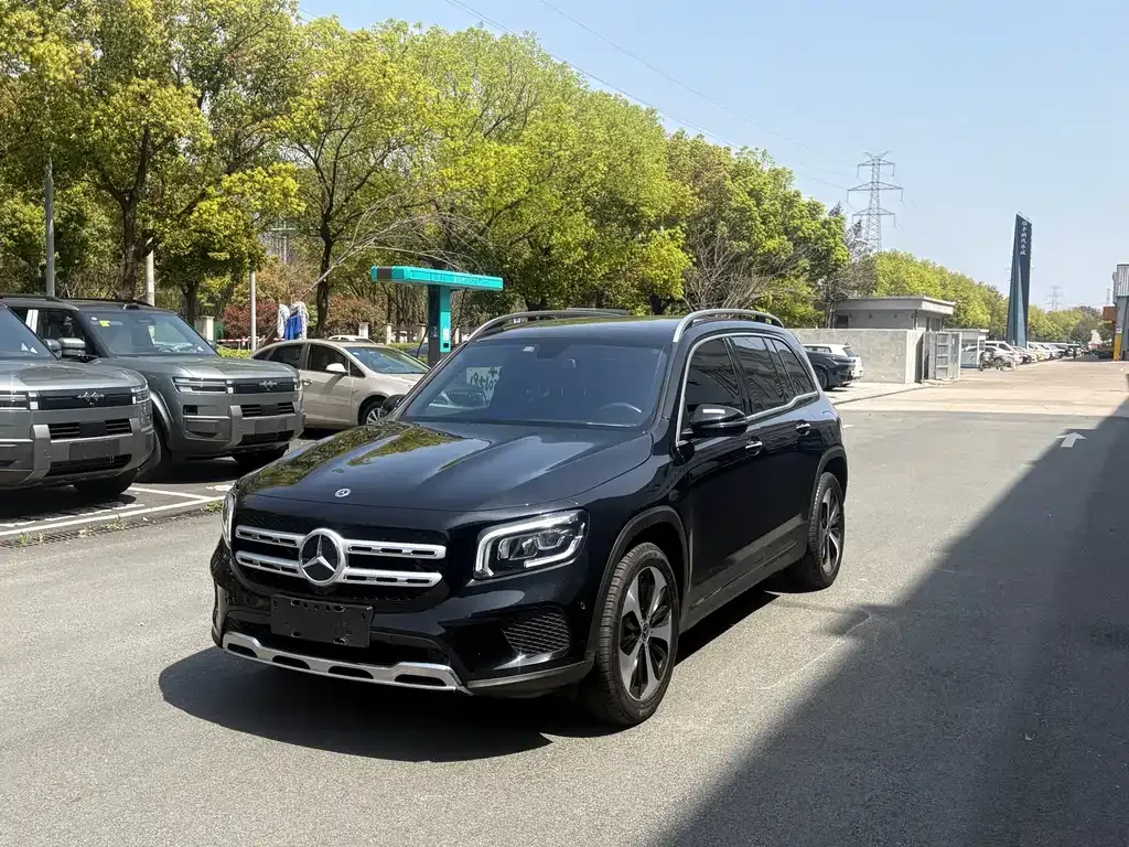 Mercedes-Benz GLB — фото 1
