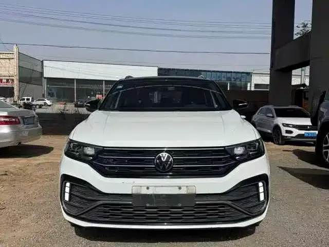 Volkswagen T-Roc — фото 1