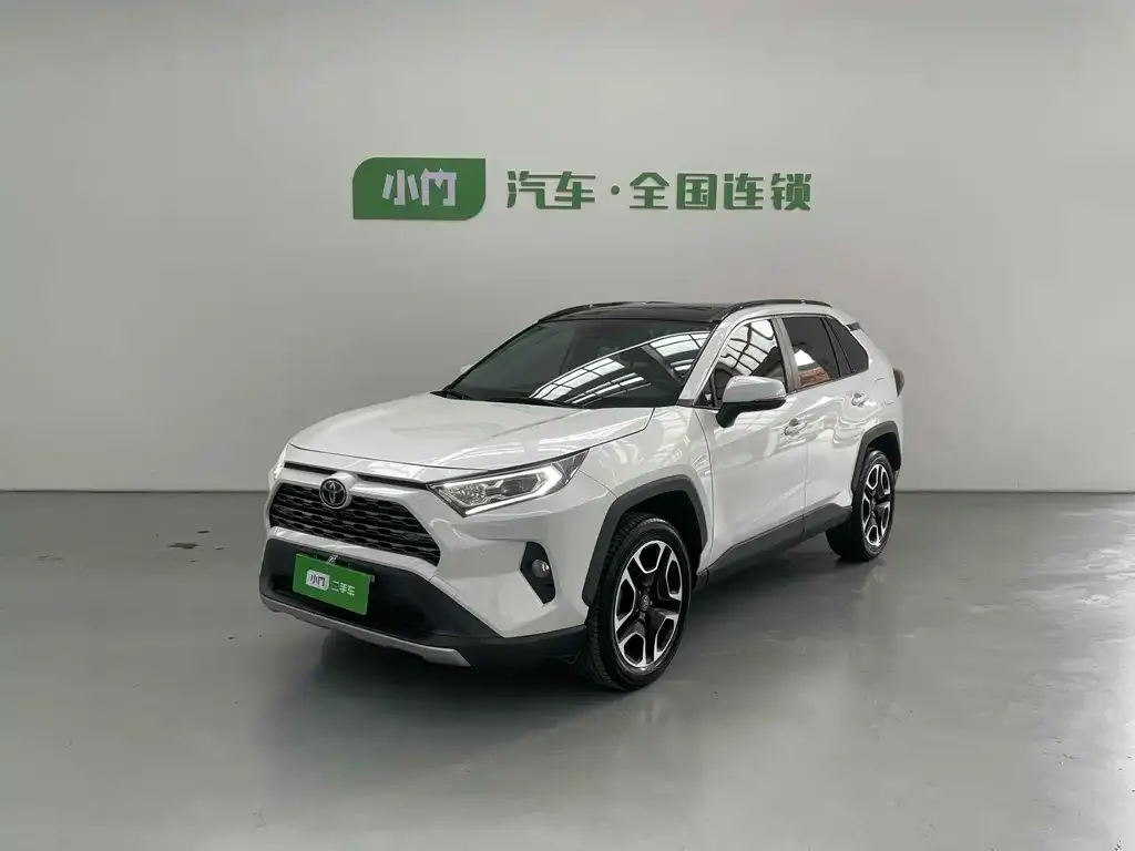 Toyota RAV4 — фото 1