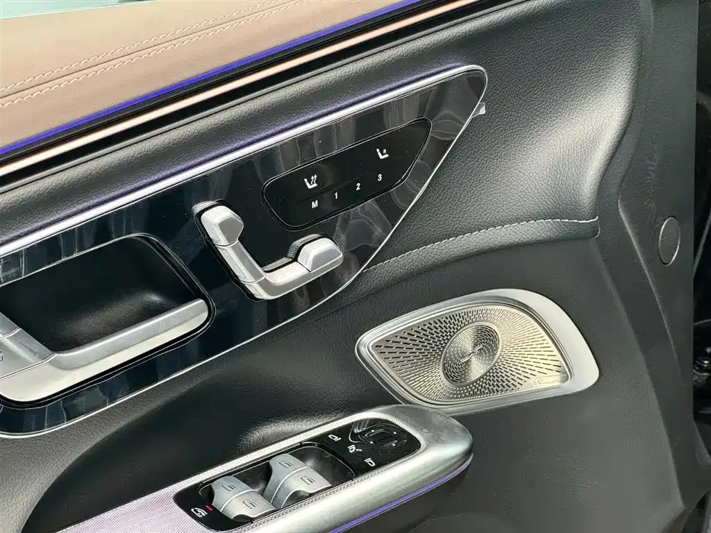 Mercedes-Benz EQE SUV — фото 6
