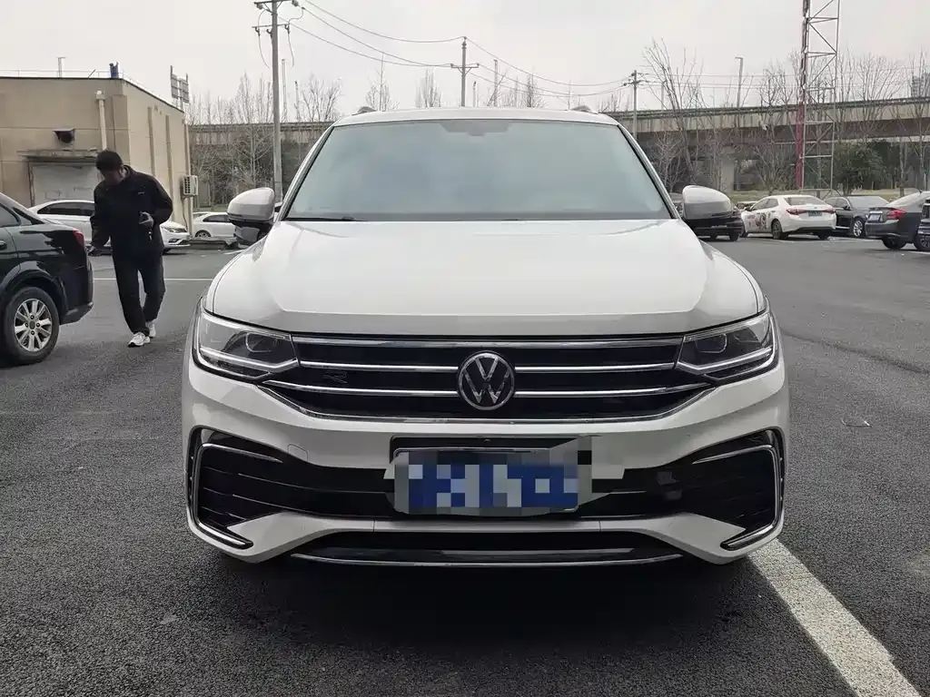 Volkswagen Tiguan L — фото 7