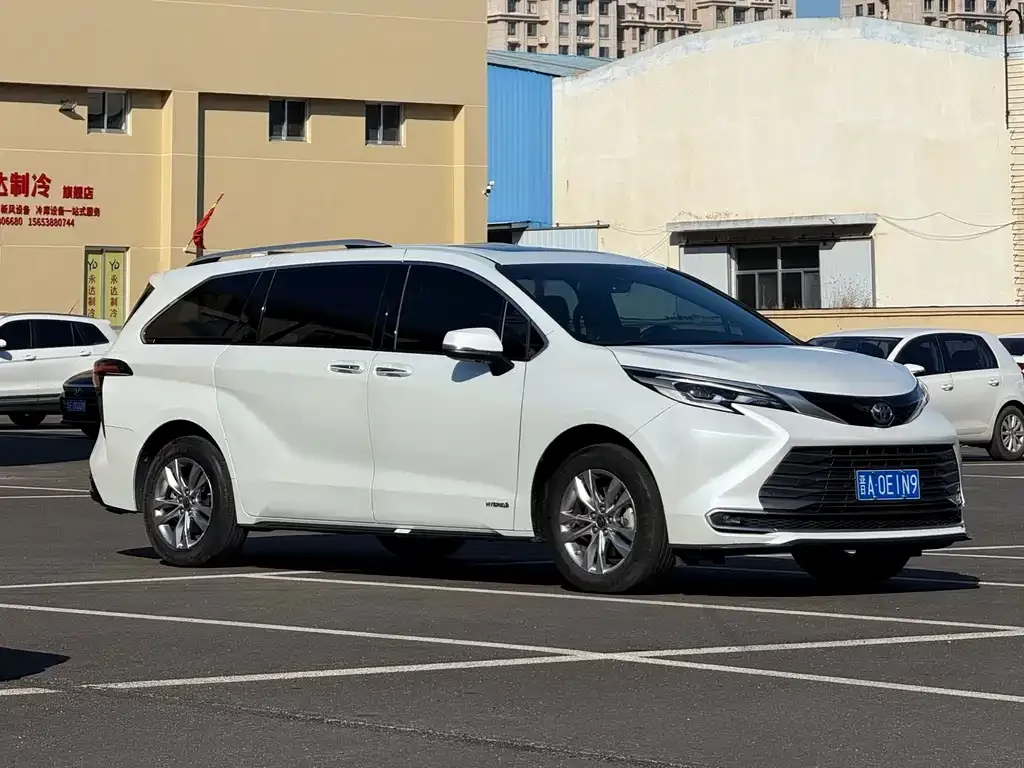 Toyota Sienna — фото 4