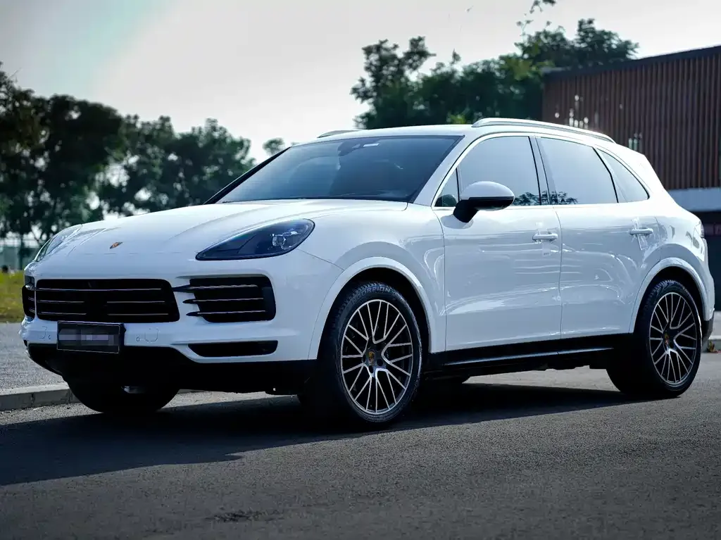 Porsche Cayenne — фото 1