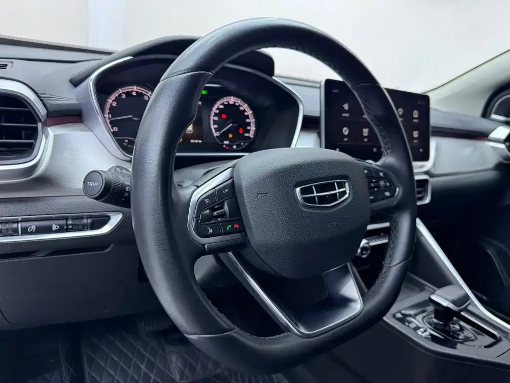 Geely Binyue — фото 10