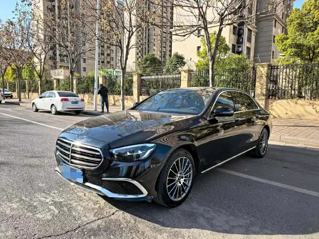 Mercedes-Benz E-Class — фото 7